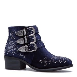 navy blue booties